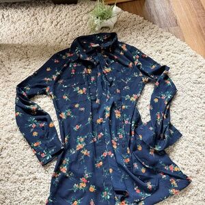 Chic floral Como Vintage Dark Blue Floral spring collared flowy Button-Down Shir